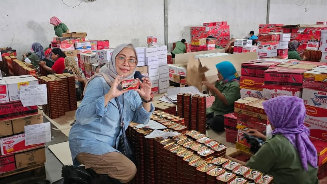 Packing Sarden , prepare to  Export To Libya.jpg